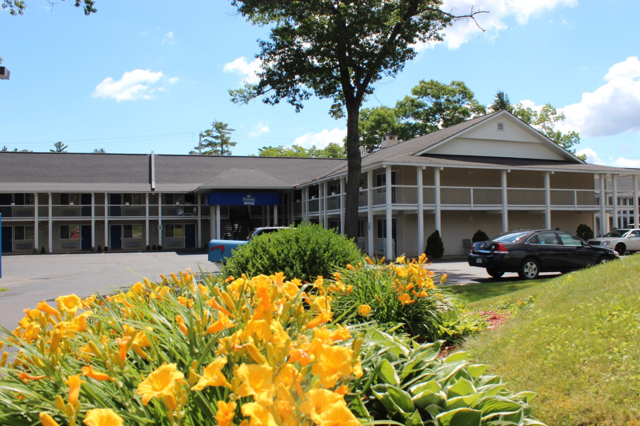 Travelodge By Wyndham Traverse City Mi Exterior foto